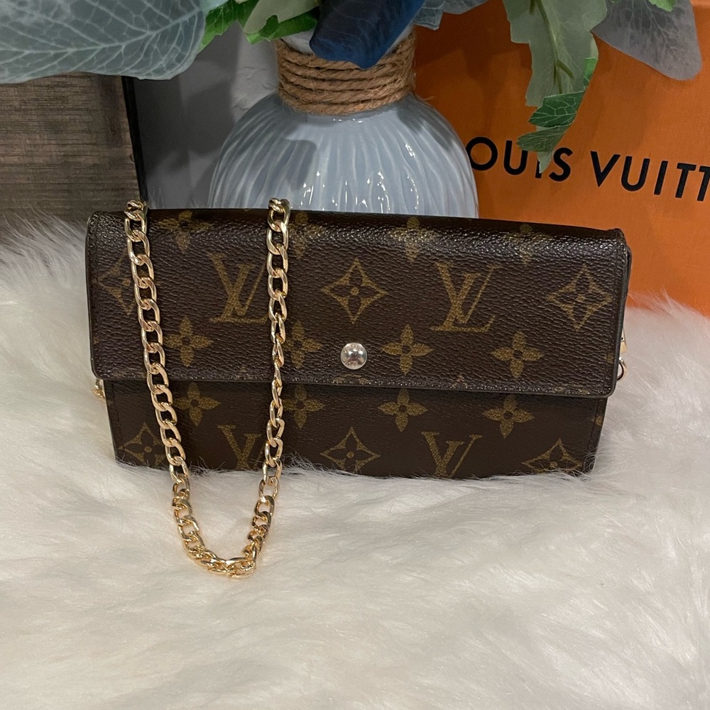 Authentic Louis Vuitton Sarah Wallet | CT1038